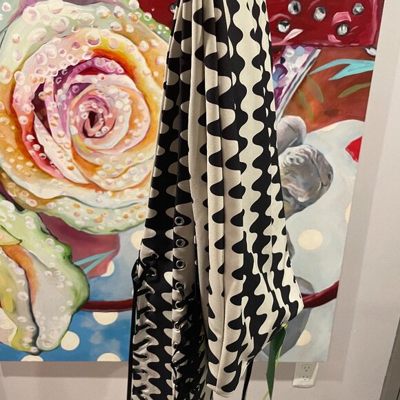 Tyler Mcgillivary Samara Black And White Bottoms - Picture 3 of 4